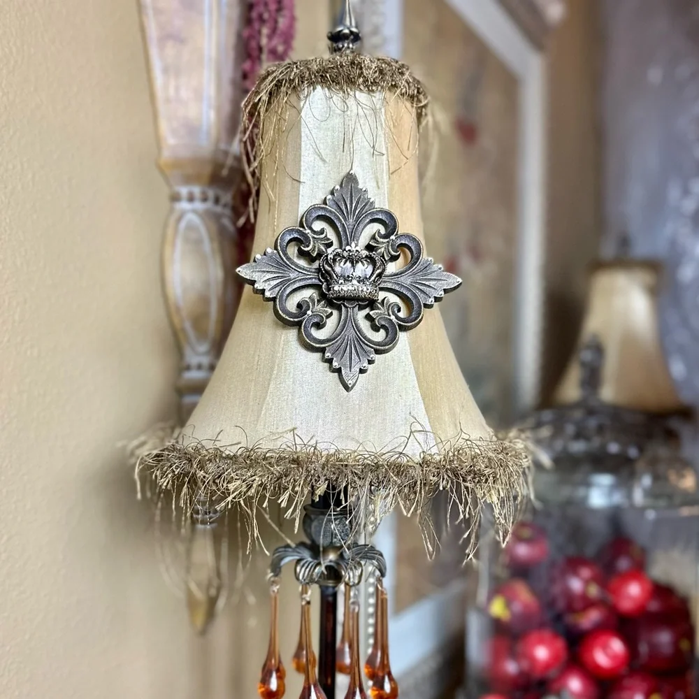 Fleur de Lis Crown Magnetic Lampshade Enhancer - Picture 11 of 12